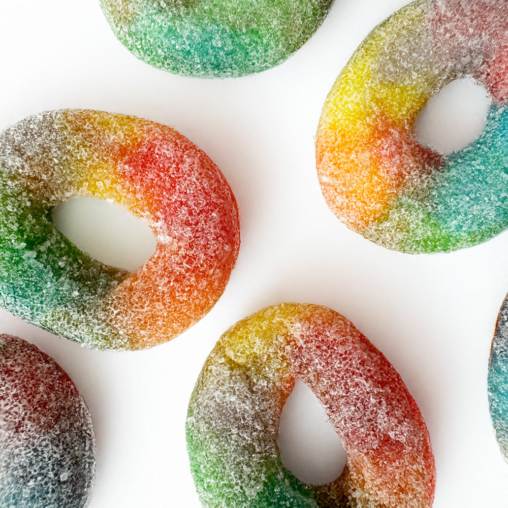 Gummies THC en forme d'anneaux multicolors goûts multifruit