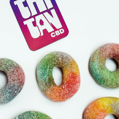 Gummies THC en forme d'anneaux verts et jaunes goûts multifruit