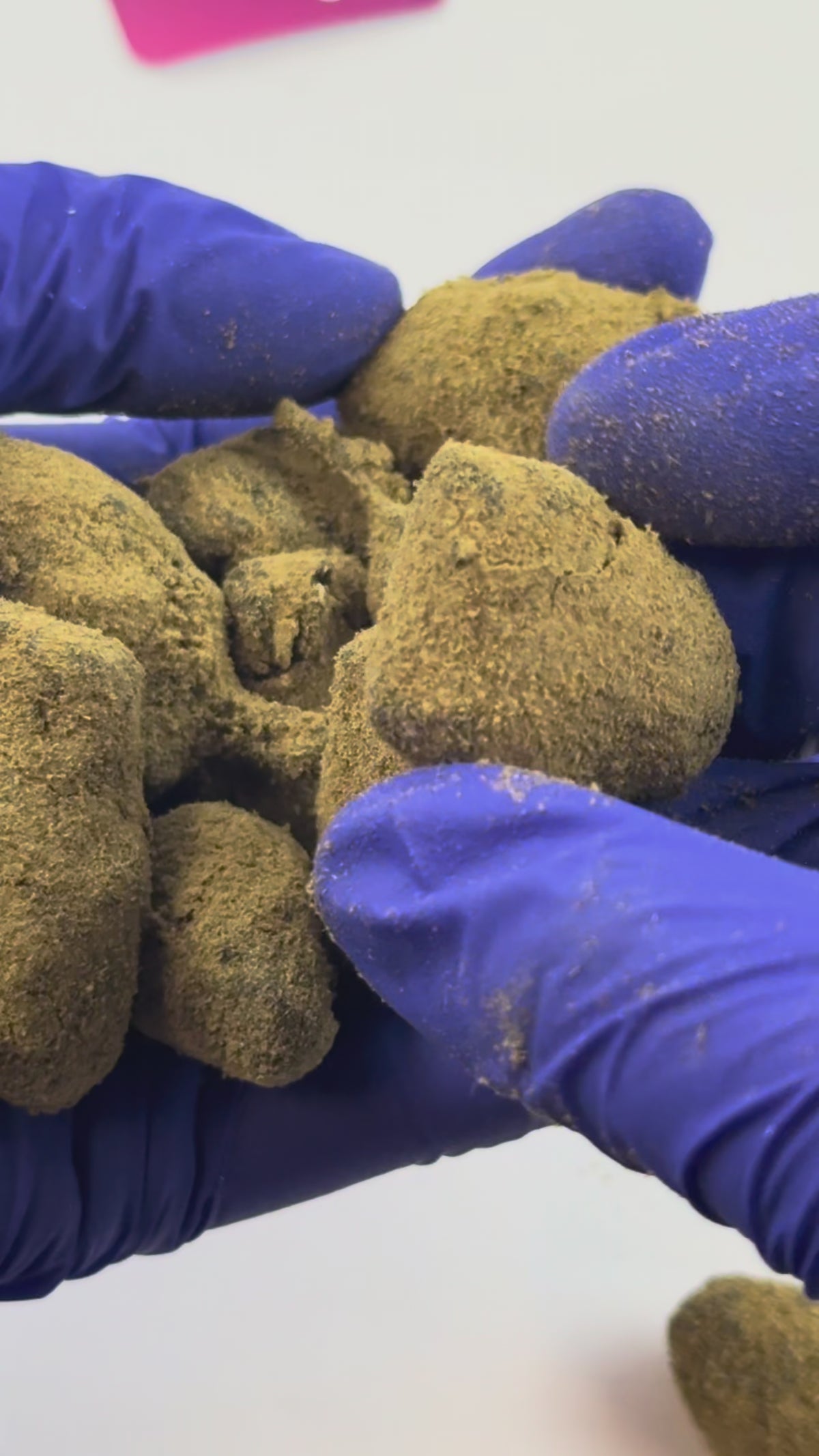 Charger la vidéo: Moonrock 30% CBD — vidéo de présentation